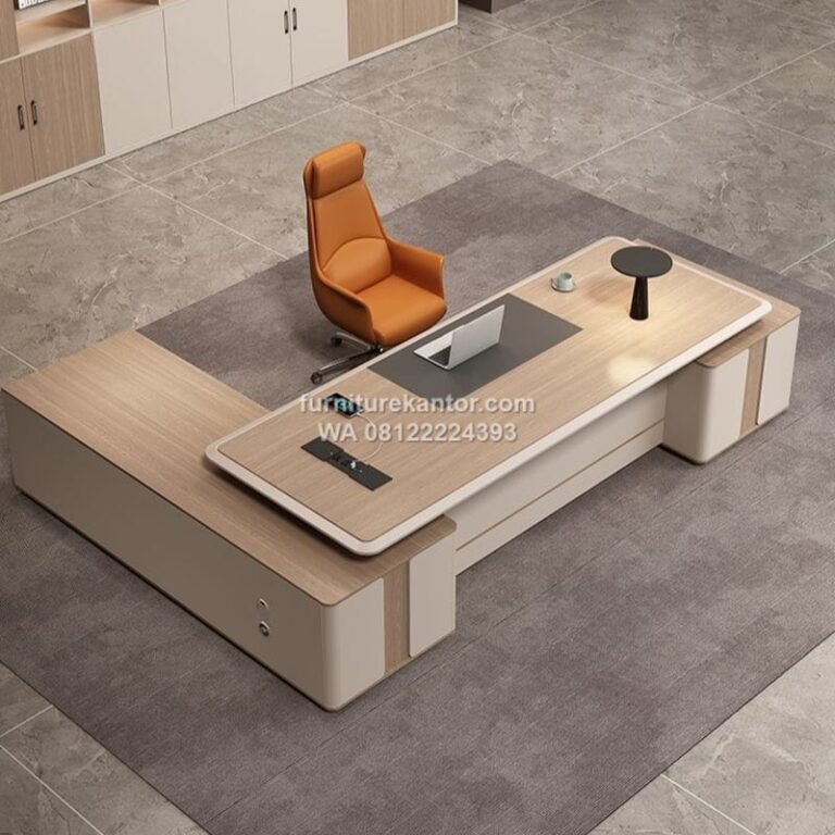 Meja Direktur Modern Dengan Kabinet Penyimpanan Praktis